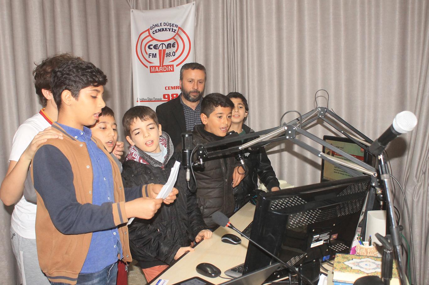 Öğrencilerden Cemre Radyo’ya ziyaret